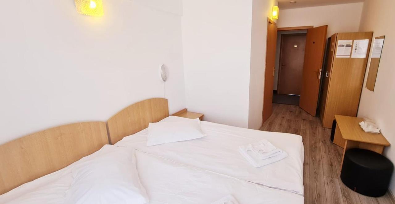 ياش Hotel Victoria المظهر الخارجي الصورة